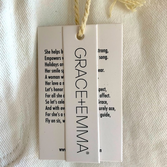 NWT Grace and Emma white jean shorts w frayed hem, size 10 - Picture 7 of 7